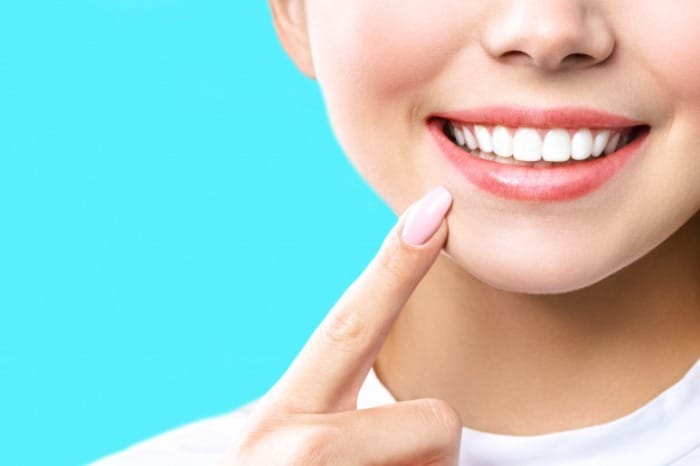  سفید کردن دندان های زرد با پوست موز